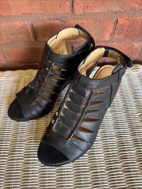 Naturalizer Black Strappy Cutout Peep-Toe Heels